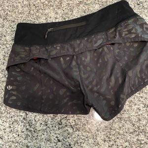 Lululemon Speed Up Low-Rise Lined Short
